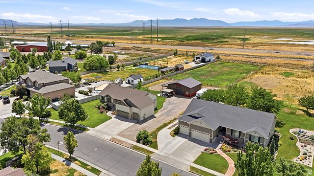1672 EQUESTRIAN PARK WAY, Kaysville, UT 84037