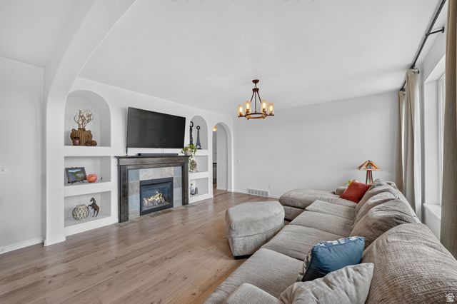 1672 EQUESTRIAN PARK WAY, Kaysville, UT 84037