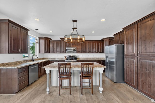 1672 EQUESTRIAN PARK WAY, Kaysville, UT 84037