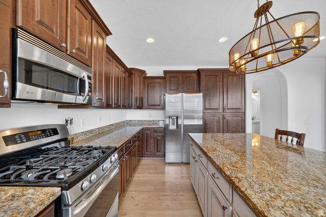 1672 EQUESTRIAN PARK WAY, Kaysville, UT 84037