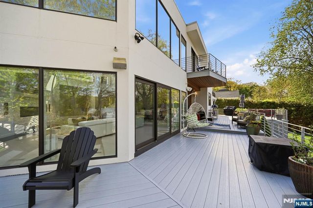 28 Glen Court, Pompton Lakes, NJ 07442