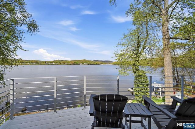 28 Glen Court, Pompton Lakes, NJ 07442