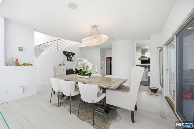 28 Glen Court, Pompton Lakes, NJ 07442