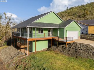 125 SYLVAN VISTA Ct, Roseburg, OR 97471