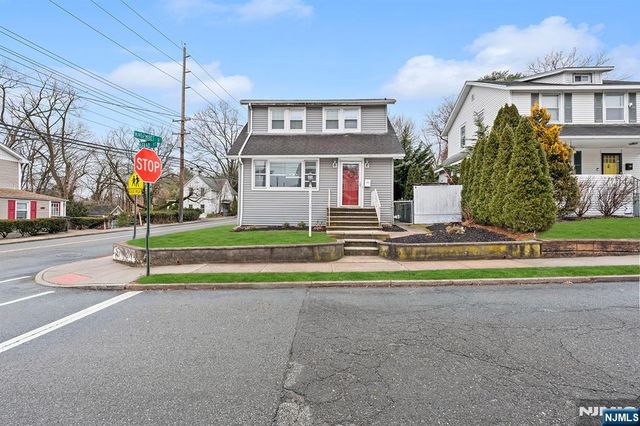 4 Banta Place, Bergenfield, NJ 07621