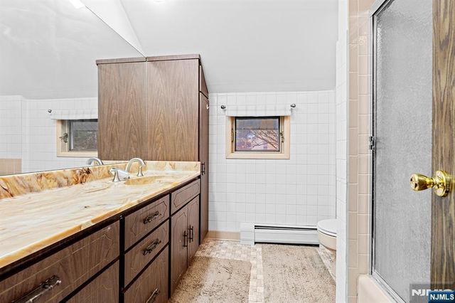 4 Banta Place, Bergenfield, NJ 07621