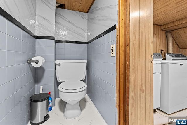 4 Banta Place, Bergenfield, NJ 07621