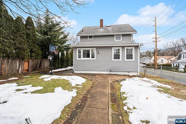 4 Banta Place, Bergenfield, NJ 07621