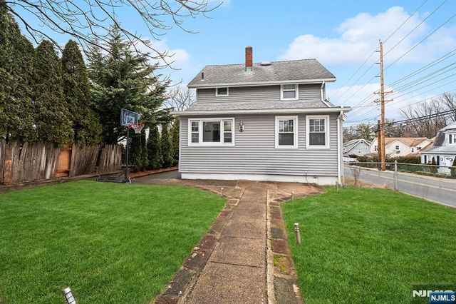 4 Banta Place, Bergenfield, NJ 07621