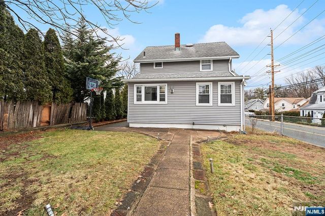 4 Banta Place, Bergenfield, NJ 07621