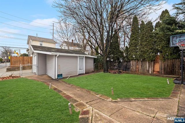 4 Banta Place, Bergenfield, NJ 07621