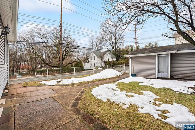 4 Banta Place, Bergenfield, NJ 07621