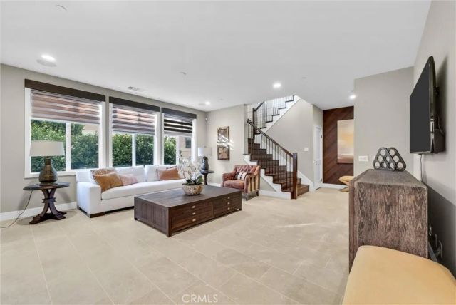 1164 Portola Oaks Dr, Lake Forest, CA 92610