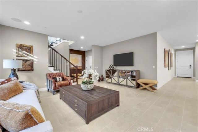 1164 Portola Oaks Dr, Lake Forest, CA 92610