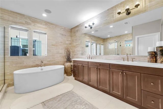 1164 Portola Oaks Dr, Lake Forest, CA 92610