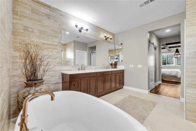 1164 Portola Oaks Dr, Lake Forest, CA 92610