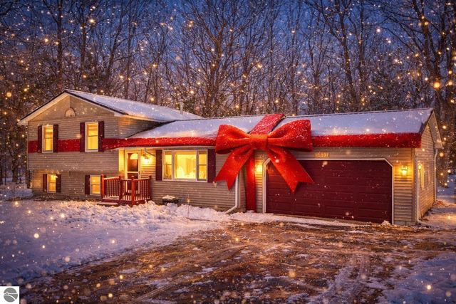 5651 Penn Lock Colony Road, Interlochen, MI 49643