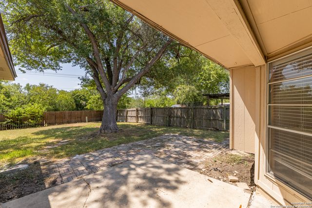 8126 Forest Bow, Live Oak, TX 78233