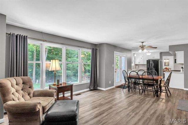 2101 Dettmer Place, Florissant, MO 63031