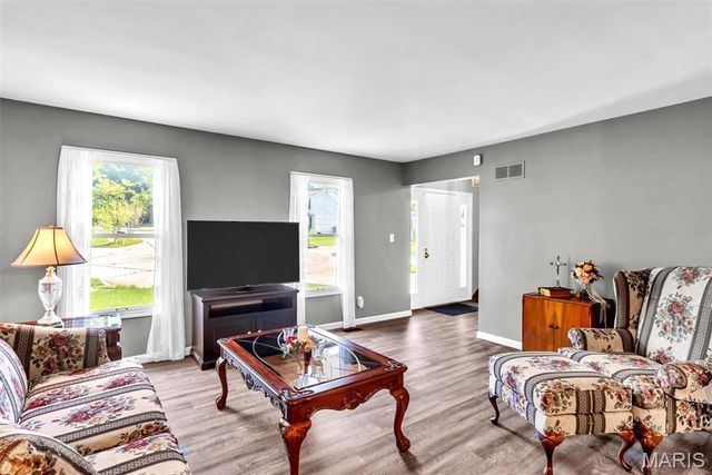 2101 Dettmer Place, Florissant, MO 63031