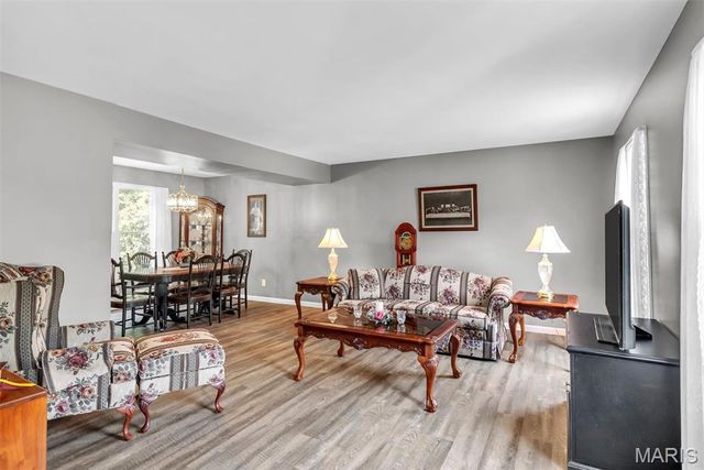2101 Dettmer Place, Florissant, MO 63031