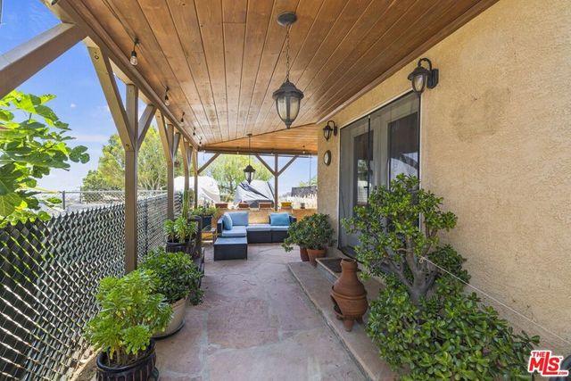 21683 Wo He Lo Trail, Chatsworth, CA 91311