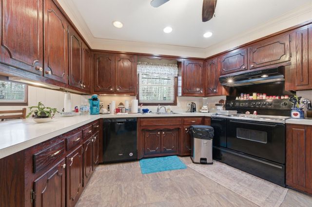 2809 Skyview Dr, Centerville, TN 37033