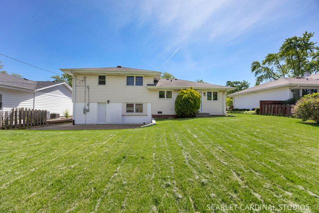 102 N Erie Street, Wheaton, IL 60187