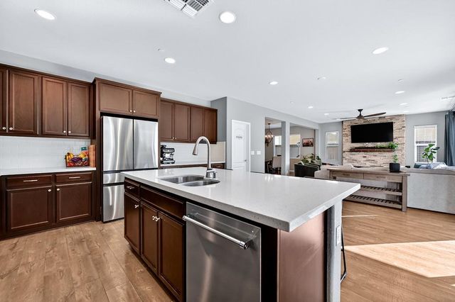 809 Calico Dr, Rocklin, CA 95765