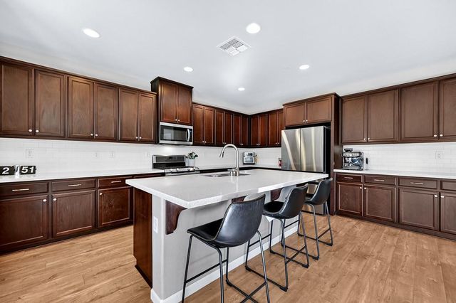 809 Calico Dr, Rocklin, CA 95765