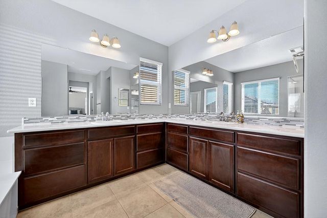 809 Calico Dr, Rocklin, CA 95765