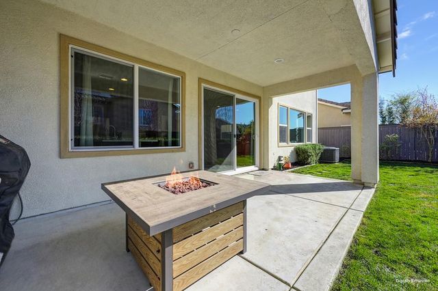 809 Calico Dr, Rocklin, CA 95765