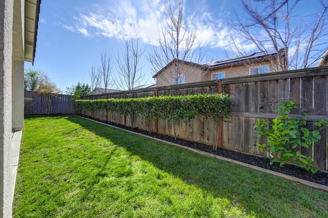 809 Calico Dr, Rocklin, CA 95765