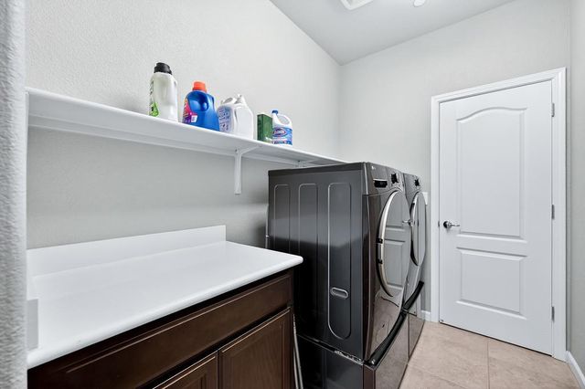 809 Calico Dr, Rocklin, CA 95765