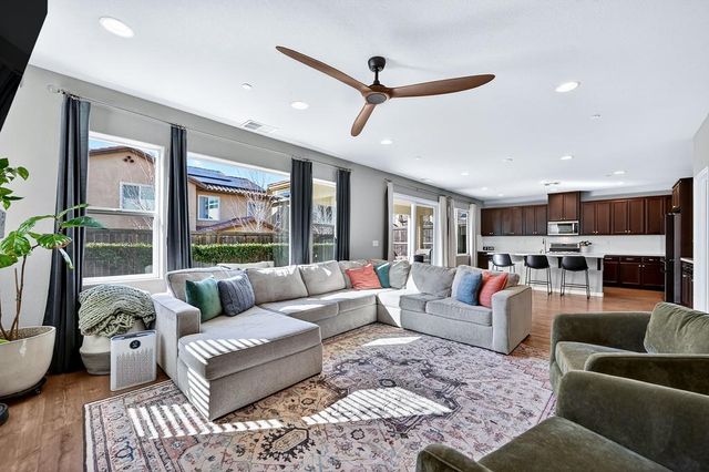 809 Calico Dr, Rocklin, CA 95765