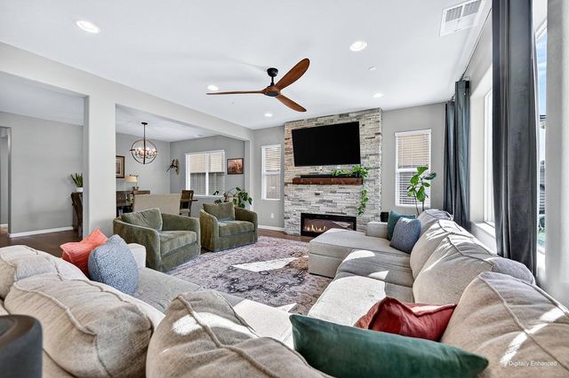 809 Calico Dr, Rocklin, CA 95765