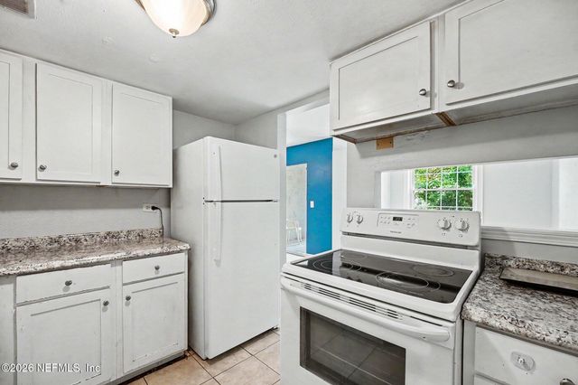 4334 S PLAZA GATE Lane 102, Jacksonville, FL 32217