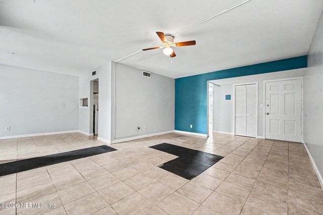 4334 S PLAZA GATE Lane 102, Jacksonville, FL 32217