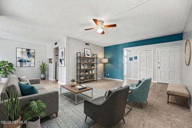4334 S PLAZA GATE Lane 102, Jacksonville, FL 32217