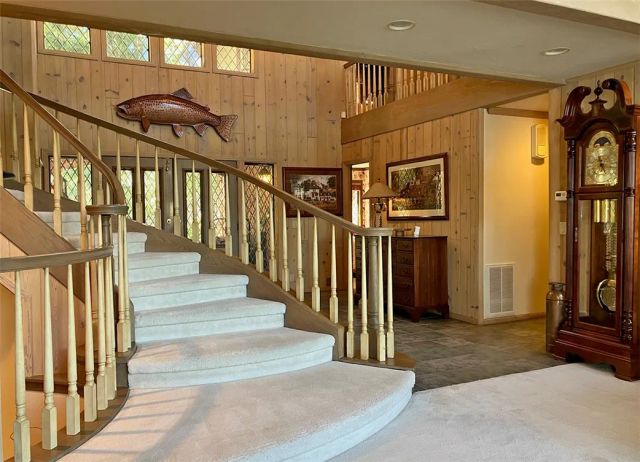 27990 Peninsula Drive North, Lake Arrowhead, CA 92352