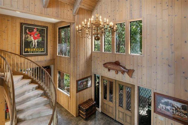 27990 Peninsula Drive North, Lake Arrowhead, CA 92352