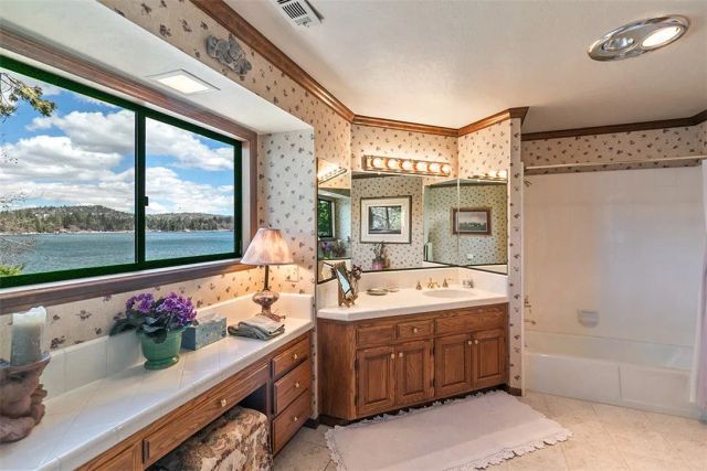 27990 Peninsula Drive North, Lake Arrowhead, CA 92352