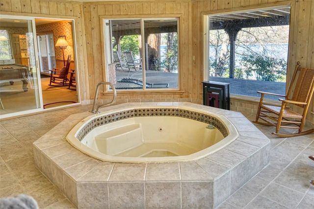 27990 Peninsula Drive North, Lake Arrowhead, CA 92352