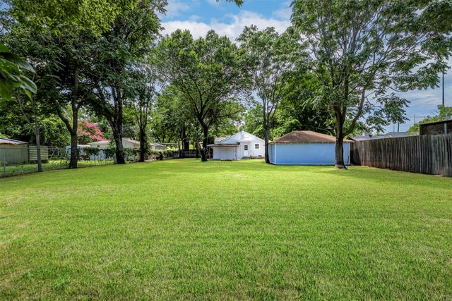 214 Churchill Road, Fort Worth, TX 76114