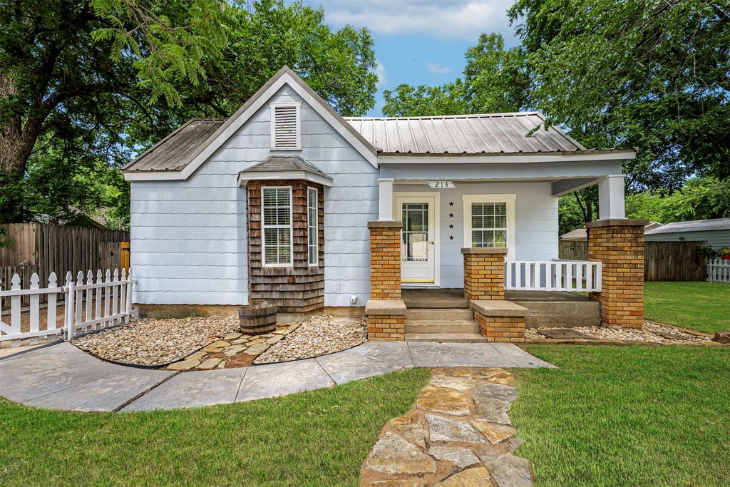 214 Churchill Road, Fort Worth, TX 76114