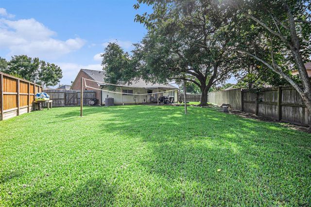 10922 Graywood Court, La Porte, TX 77571
