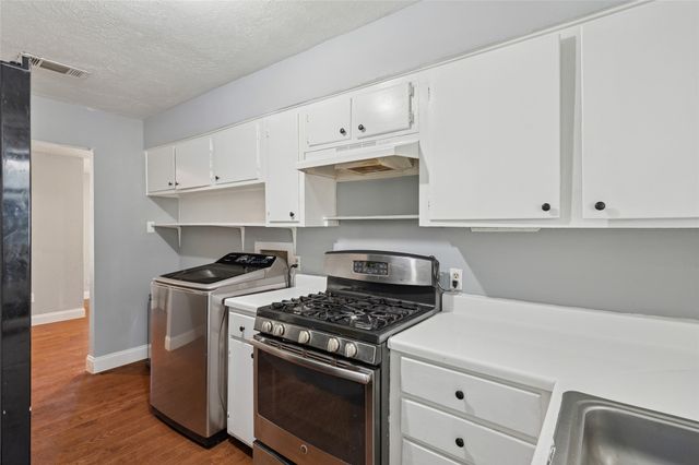 1304 E Lovers Lane, Arlington, TX 76010