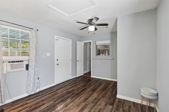 1304 E Lovers Lane, Arlington, TX 76010