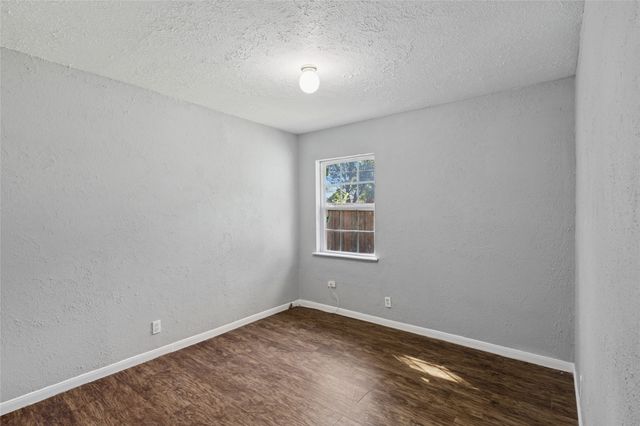 1304 E Lovers Lane, Arlington, TX 76010