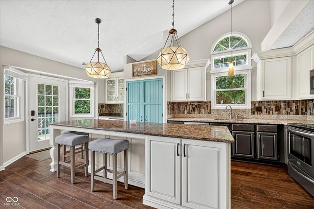 11501 Woodview East Drive, Carmel, IN 46032